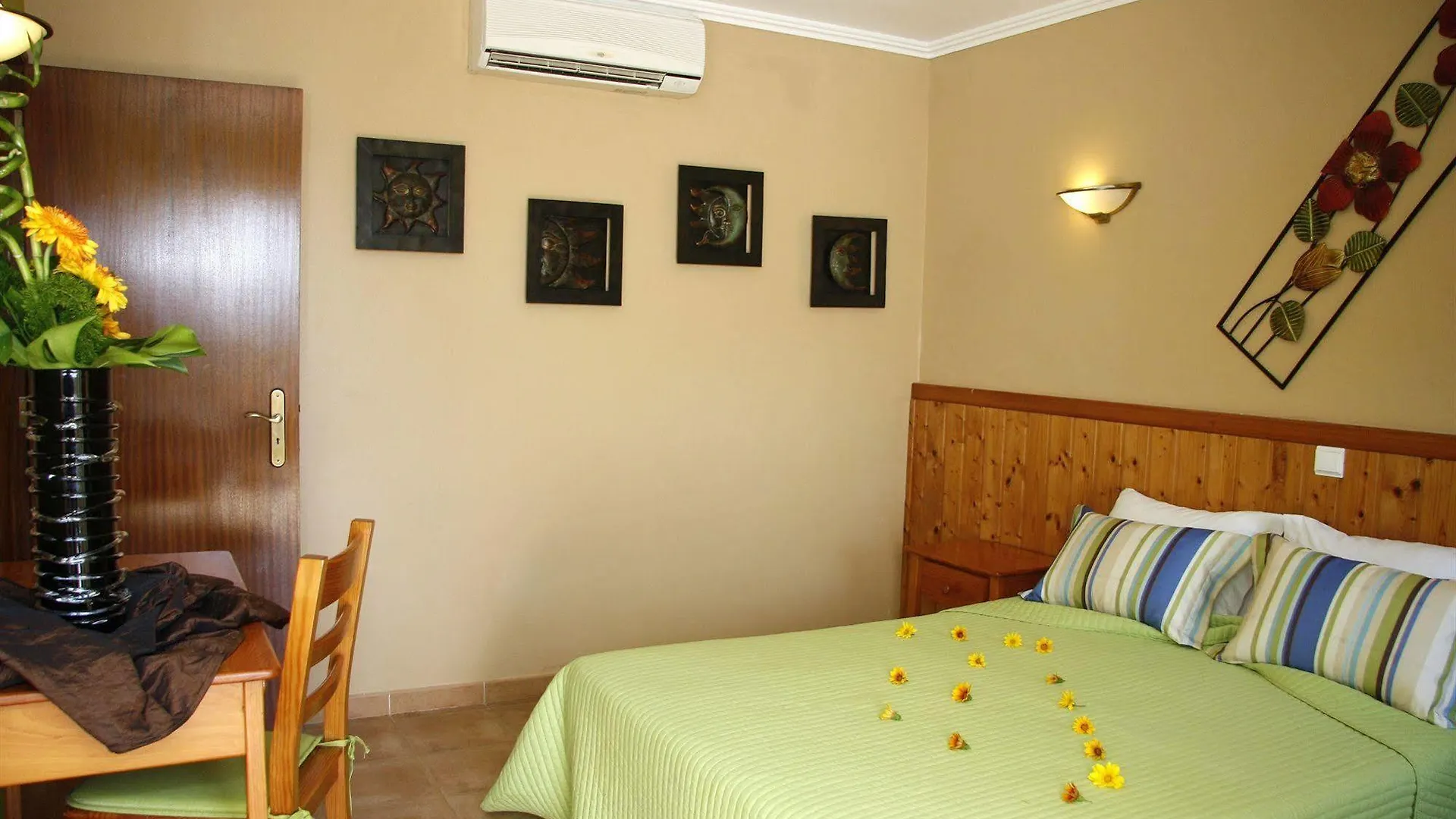 Montinho De Ouro Hotel Luz 3*,